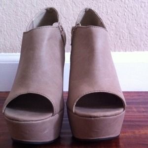 ❗️SOLD❗️Tan booties by Forever 21!