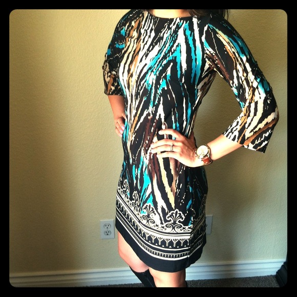 Abstract 3/4 sleeve dress