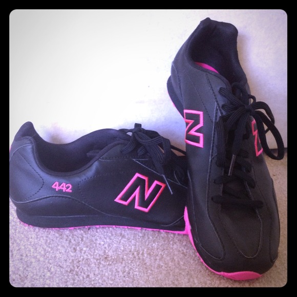 new balance tennis shoes
