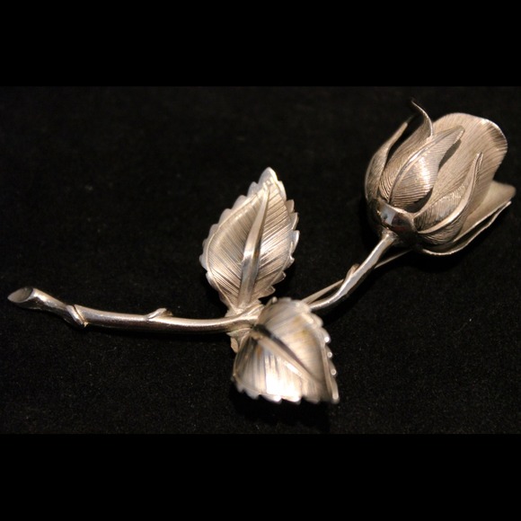 REDUCED!!! Giovanni signed silver tone pin