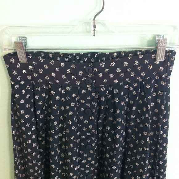 Floral Green High-waisted Skirt - Picture 2 of 4