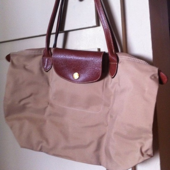 ⛔SOLD⛔ Auth Longchamp le pliage tan beige medium