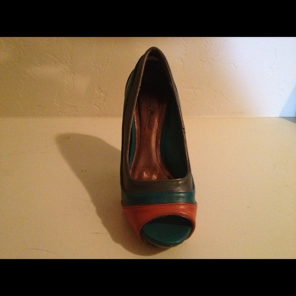 High Heel - Picture 2 of 2