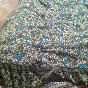 Very cute green and blue floral button up shirt!!