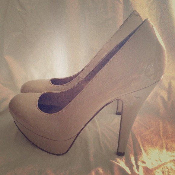 Nude Guess Heels