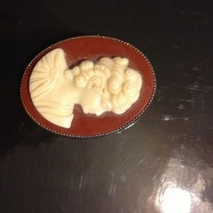 Vintage pin cameo gold plated
