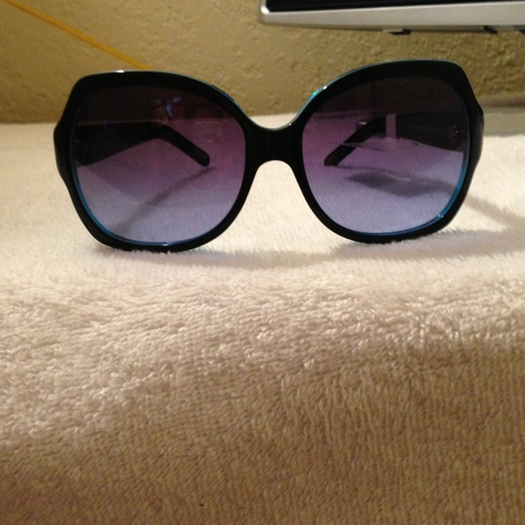 Bundle vs tote Ralph Lauren over size sunglasses