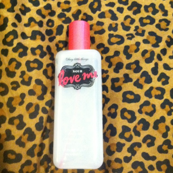 SOLD IN A BUNDLE TRADE Vs Sexy little things spray