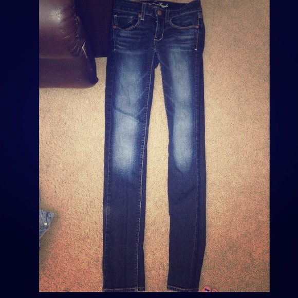 A pair of AE size 2 skinny jeans