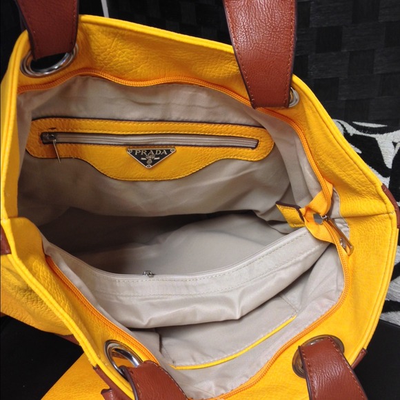 🚫🚫🚫SOLD🚫🚫🚫💃Yellow sporty Prada Bag❤️ - Picture 2 of 4
