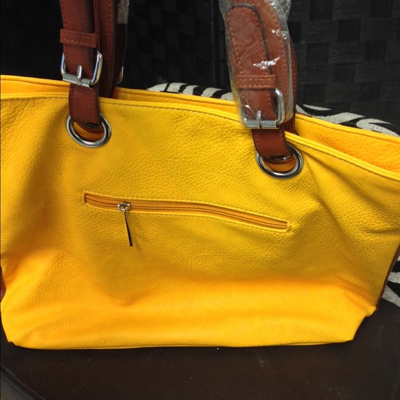 🚫🚫🚫SOLD🚫🚫🚫💃Yellow sporty Prada Bag❤️ - Picture 4 of 4