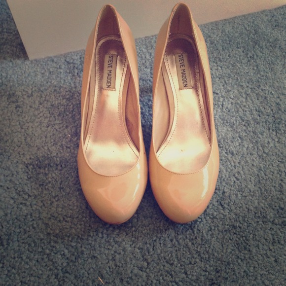 Need to sale ASAP!! Steve Madden heels!!3 inch
