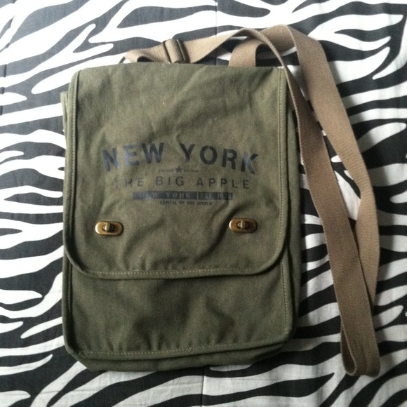 ❌SOLD❌ New York Bag - Picture 1 of 3
