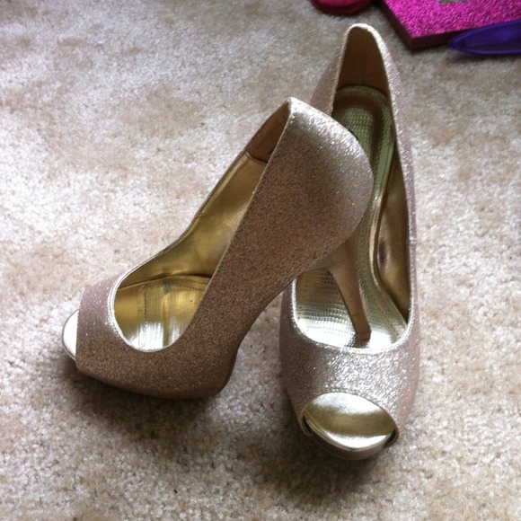 🎉Host pick🎉Gold sparkly heels