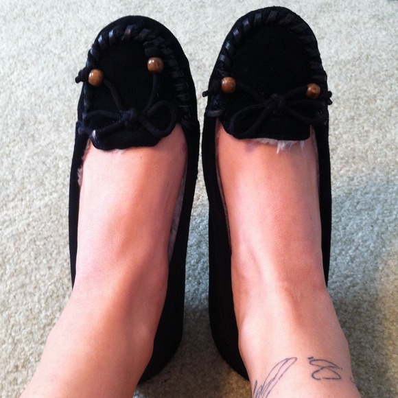 Black moccasins 6 but fit like a 5 1/2