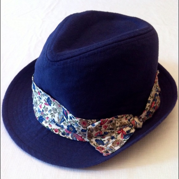 FRANCESCA'S HAT