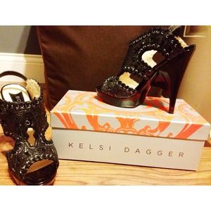 Boutique 9 stunner heels