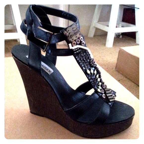 Steve Madden Kourtny Wedge in Black - Picture 1 of 3