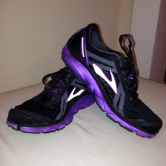 Brooks running shoes size 9 (40.5 EUR) *worn once*