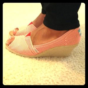TOMS red and white striped wedges