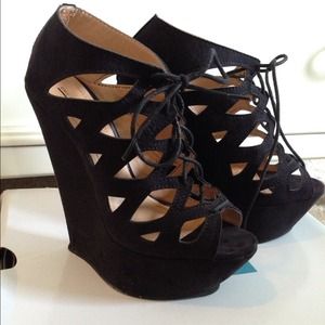 High wedge black