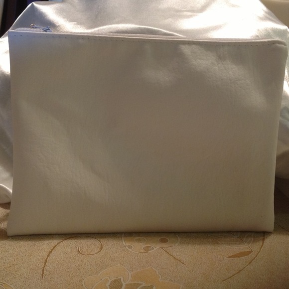 Brand new hand made white pouch with Hamsa silver - Picture 3 of 5