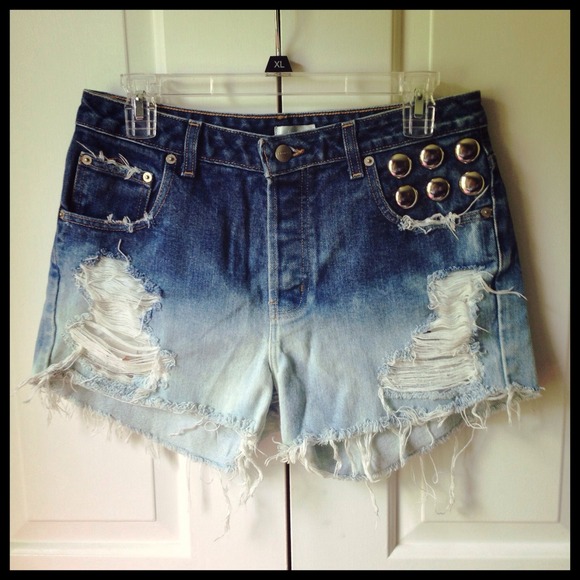 🚫Sold!🚫Ombre High Waisted Shorts - Picture 3 of 3