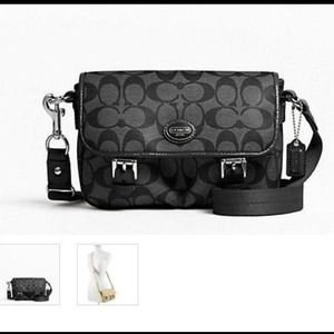 ❗SOLD❗Coach Peyton field bag