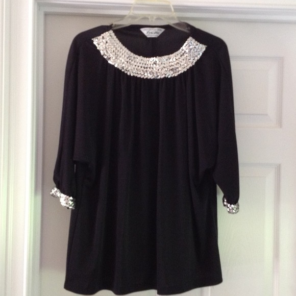 BUNDLE FOR @helyne.     Black knit top