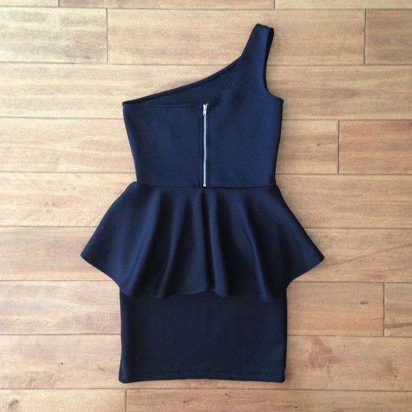 *SOLD* Black Sexy Fitted Peplum Club Party Dress - Picture 3 of 4