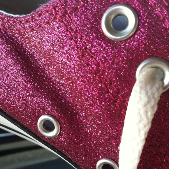 🎀🎀SOLD🎀🎀Glitter hot pink converse size 8 - Picture 2 of 3