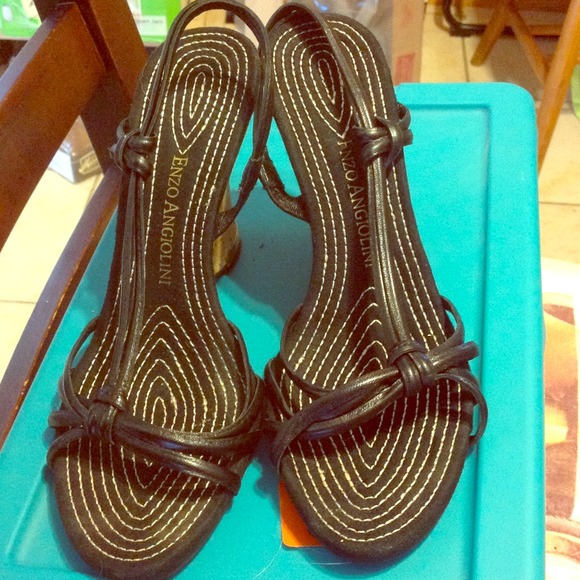 Sling back wedge heels. Slighty worn.