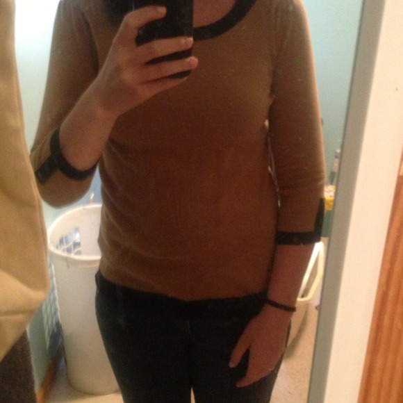 Old navy tab sweater with navy trim - Picture 1 of 1