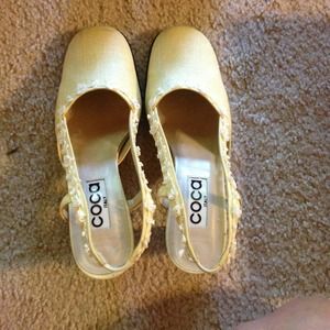Japanese Flower frill Ivory pumps