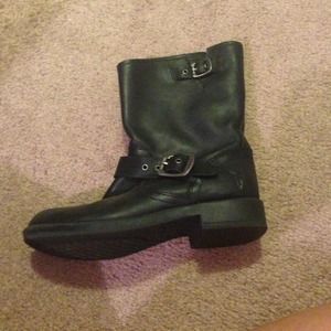 authentic frye boots size 2 in kids worn once!