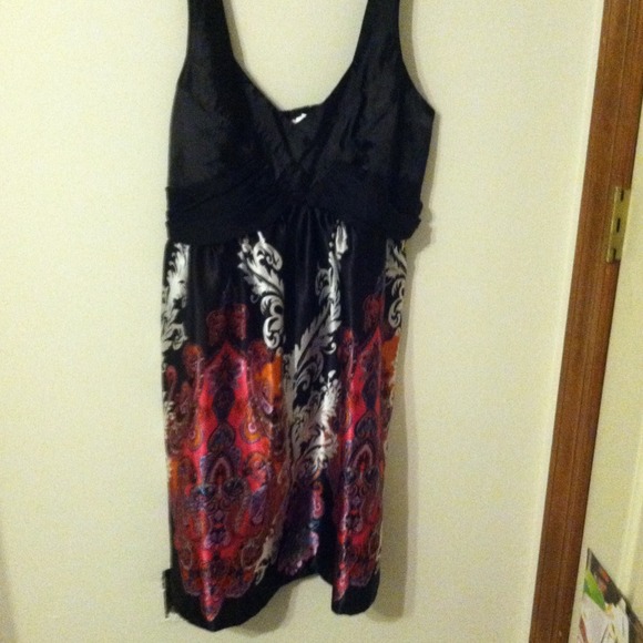 Cute halter dress - Picture 1 of 3