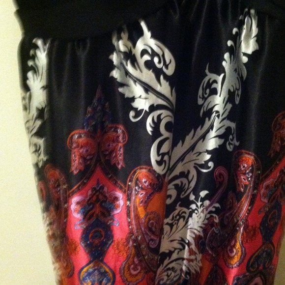 Cute halter dress - Picture 3 of 3