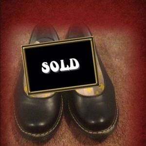 *****SOLD BUNDLE******Dr. Martens ELLEN siZe 9