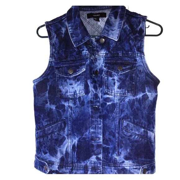 Tye dye denim vest 💙💋