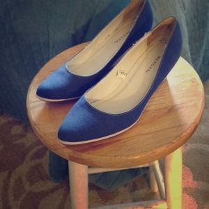 HELD TILL FRIDAY AT 11 AM Summer Wedges Royal Blue