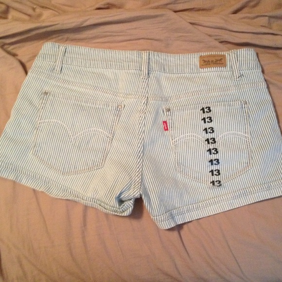 Levis Shorts - Picture 3 of 3