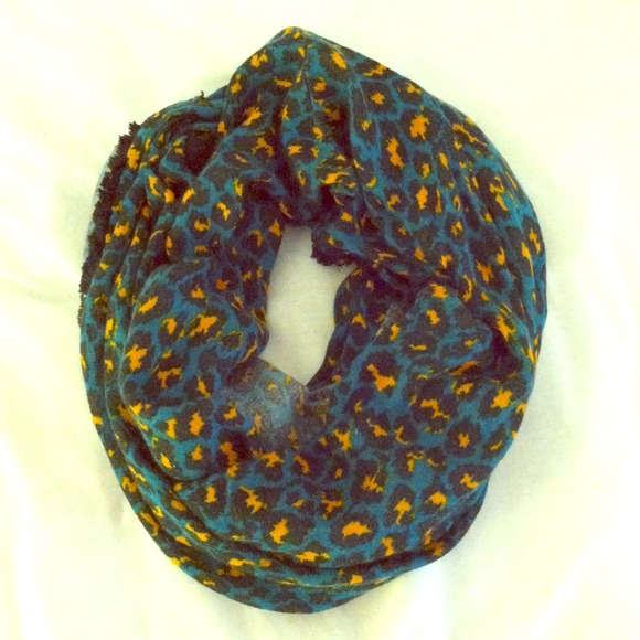 ❌SOLD❌UO circle scarf
