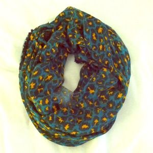 ❌SOLD❌UO circle scarf