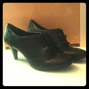 Black heel ankle booties