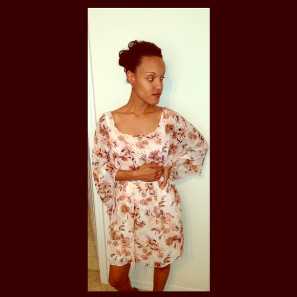 Charlotte Russe Dresses & Skirts - Flowy floral dress (will negotiate)