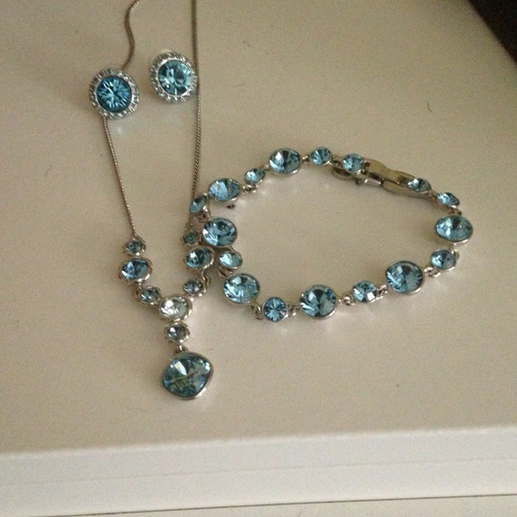 Necklace bracelet and earring set