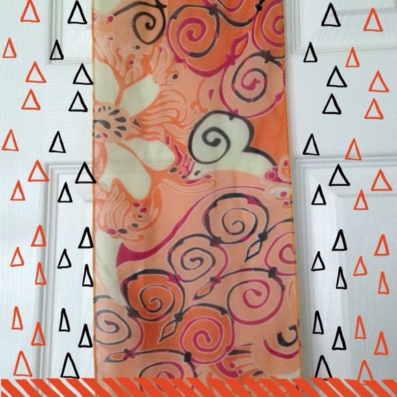 Beautiful Japanese Pattern Scarf - Picture 3 of 4