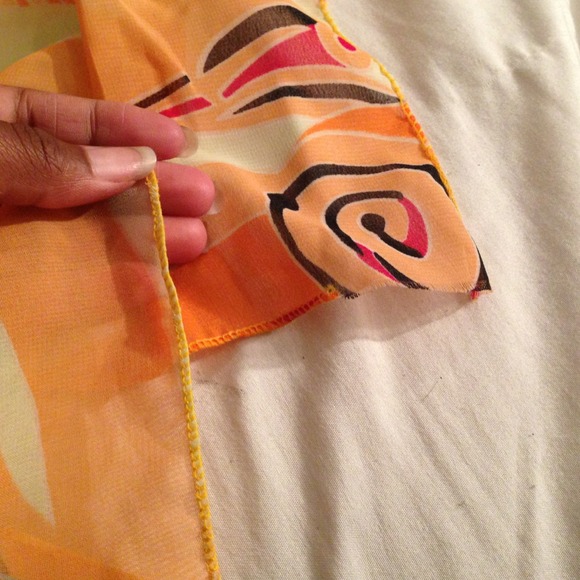Beautiful Japanese Pattern Scarf - Picture 4 of 4
