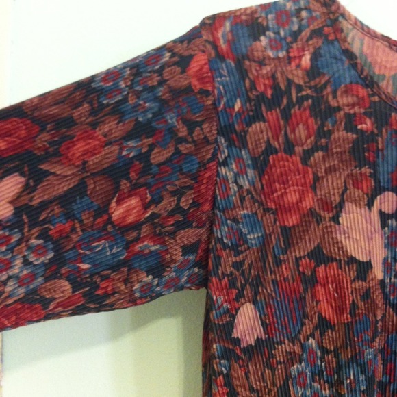 Floral Blouse - Picture 3 of 3
