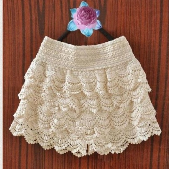 Beige crotchet shorts for @mermaidsongs
